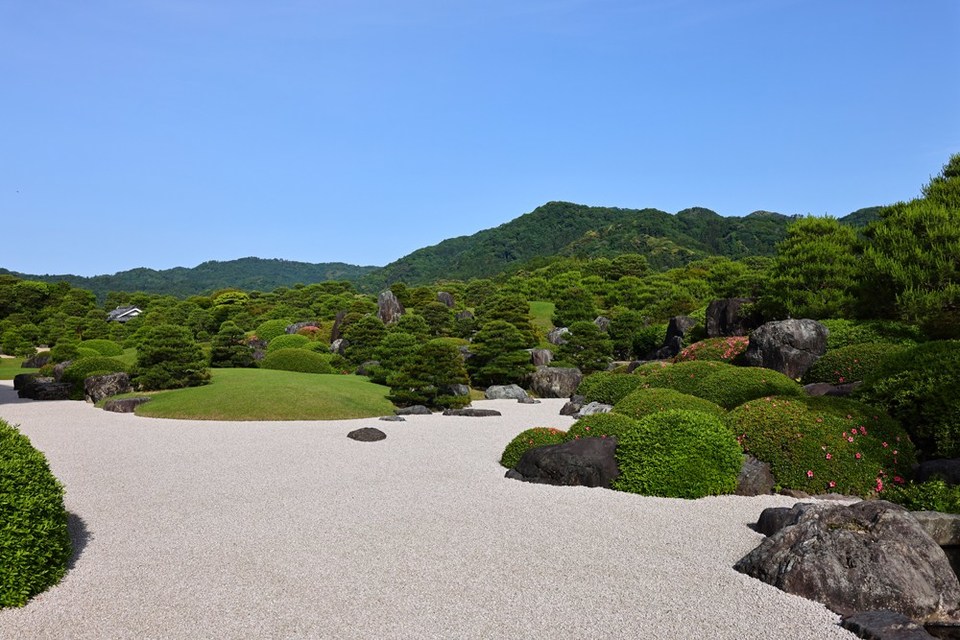 令和8年 春の旅🌷3万輪の池泉牡丹「大根島由志園」と「足立美術館」✨の商品画像00